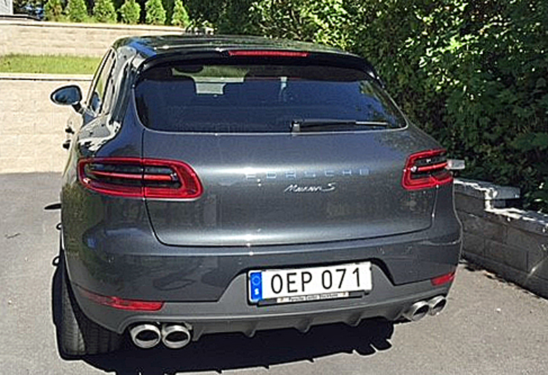 Grå metallic Porsche Macan S Diesel stulen vid Älvsjömässan, Stockholm