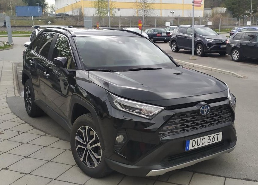 Svart Toyota RAV4 Hybrid AWD stulen i Vällingby, Stockholm