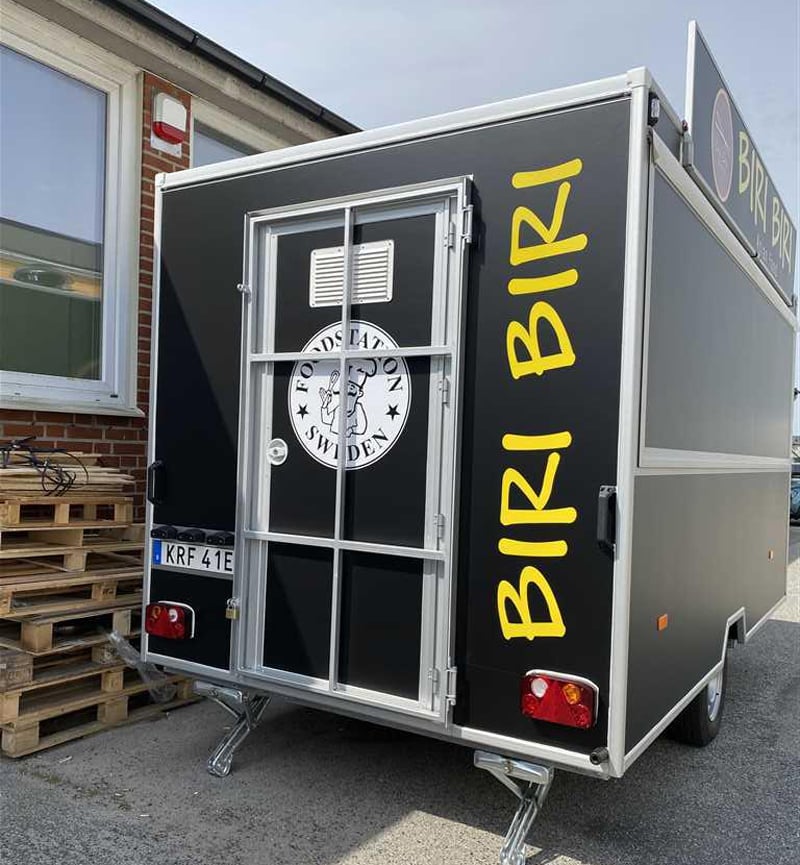 Svart folierad matvagn, Food station/ Food Truck stulen i Ystad
