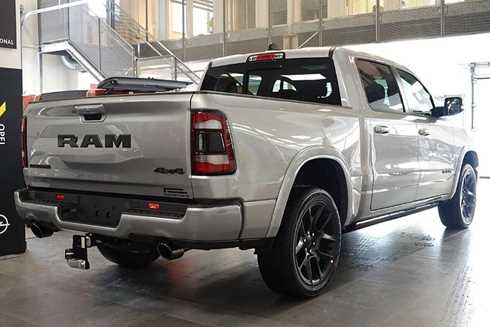 Silvermetallic RAM 1500 Crew Cab Laramie Night Edition stulen i Rönninge/ Salem sydväst om Stockholm