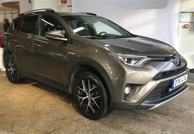 Brunmetallic Toyota RAV4 Hybrid AWD stulen i Spånga, Stockholm