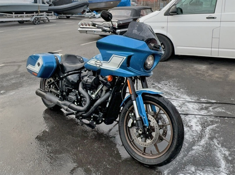 Blå Harley Davidson Low Rider ST stulen i Saltsjöbaden utanför Stockholm