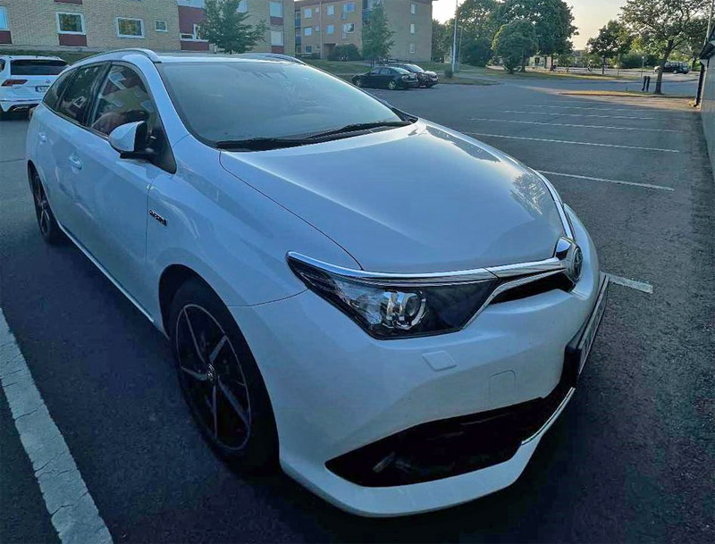 Vit Toyota Auris Touring Sports Hybrid stulen i Linköping