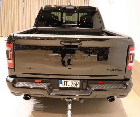 Svart RAM 1500 Crew Cab Limited Night Red Edition stulen i Upplands Väsby