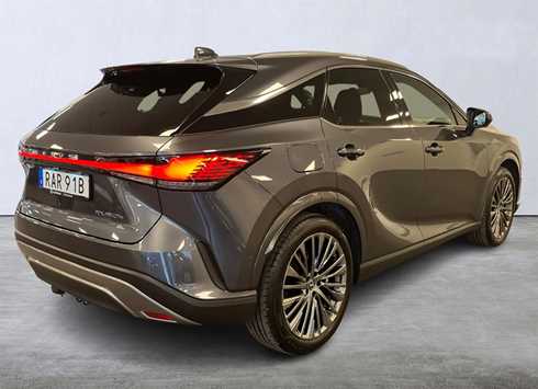 Grå metallic Lexus RX 450h AWD + stulen i Vaxmora, Sollentuna norr om Stockholm