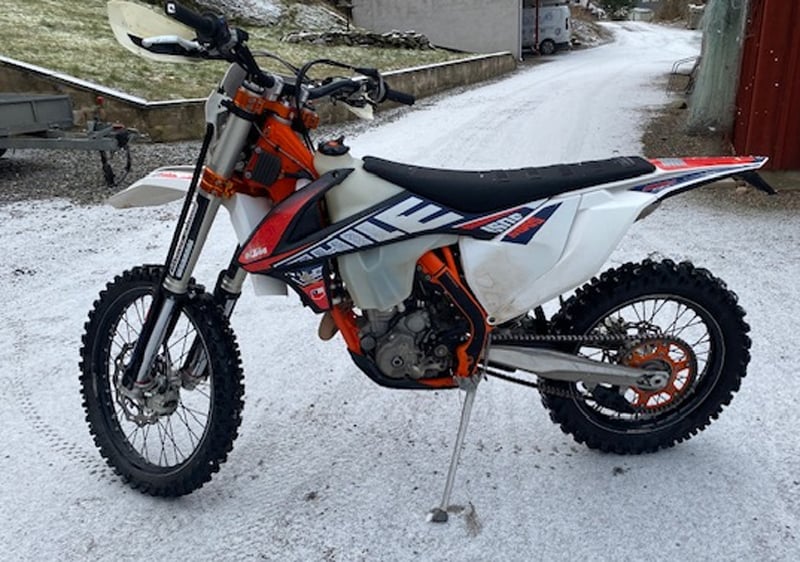 KTM 250 EXC-F stulen utanför Hällnäs norr om Alingsås