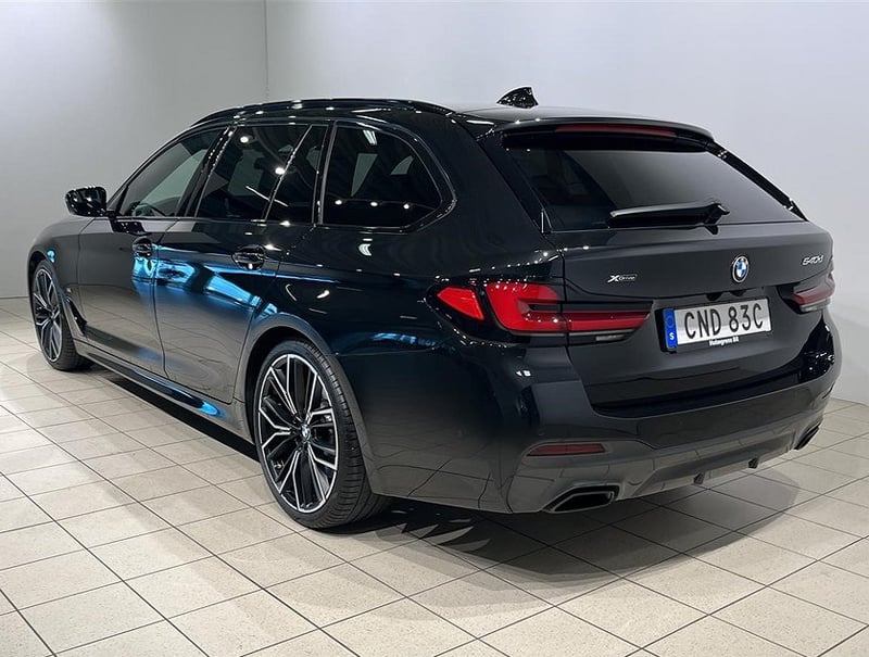 Svart BMW 540 Xdrive Touring stulen i Svedala öster om Malmö