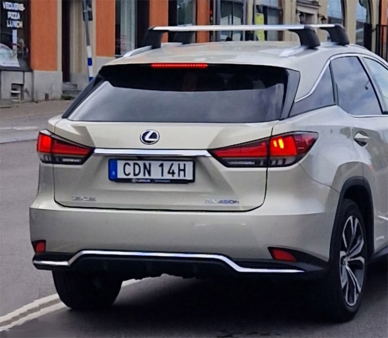 Silvermetallic Lexus RX 450H AWD stulen i Norsborg sydväst om Stockholm