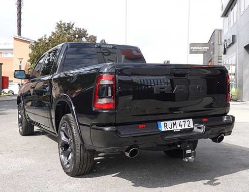 Svart RAM 1500 Limited Night Edition stulen i Viggbyholm, Täby norr om Stockholm