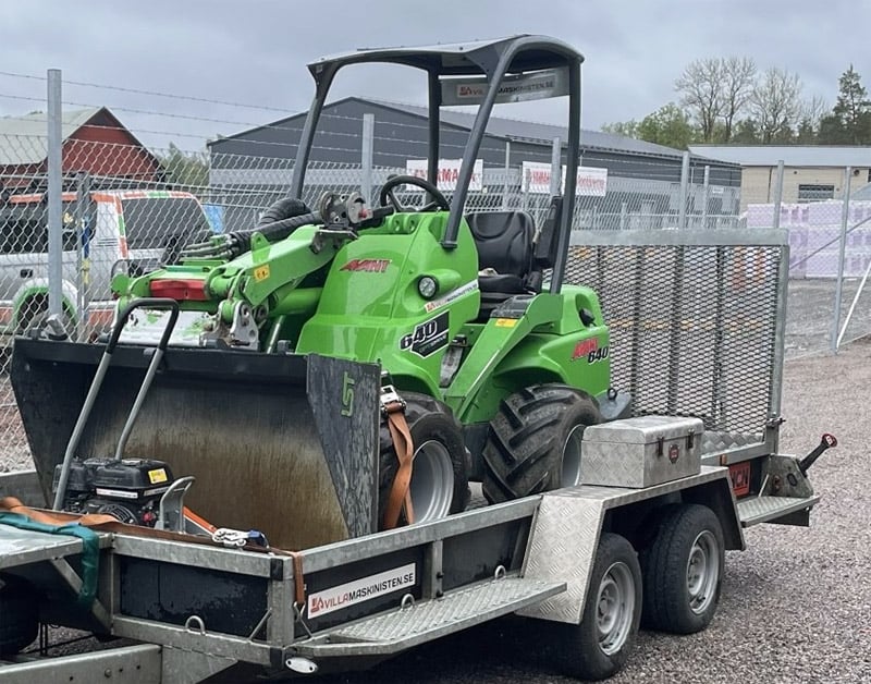 Grön kompaktlastare Avant 640 stulen i Norrköping