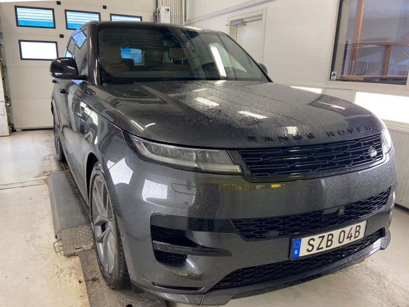 Grå metallic Land Rover Range Rover P460e stulen i Ålsten Bromma, Stockholm