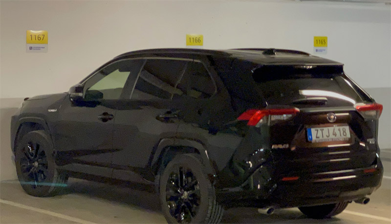 Svart Toyota RAV4 Hybrid AWD stulen i Hässelby, Stockholm