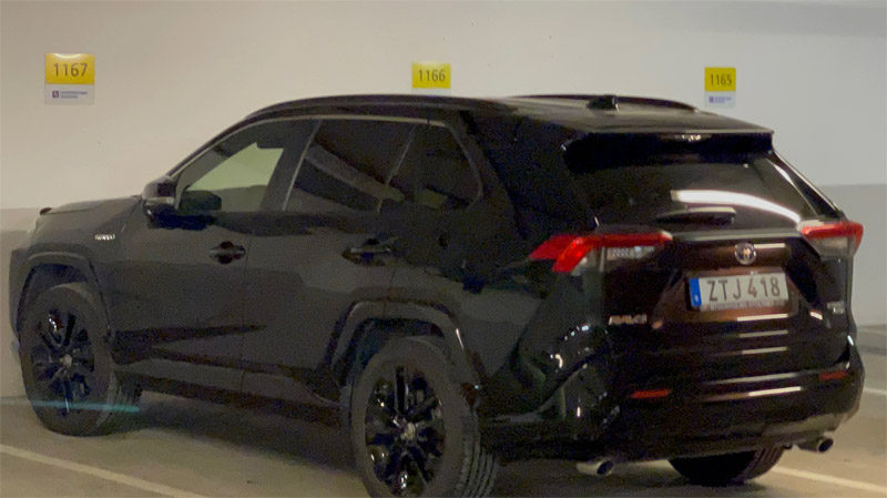 Svart Toyota RAV4 Hybrid AWD stulen i Hässelby, Stockholm