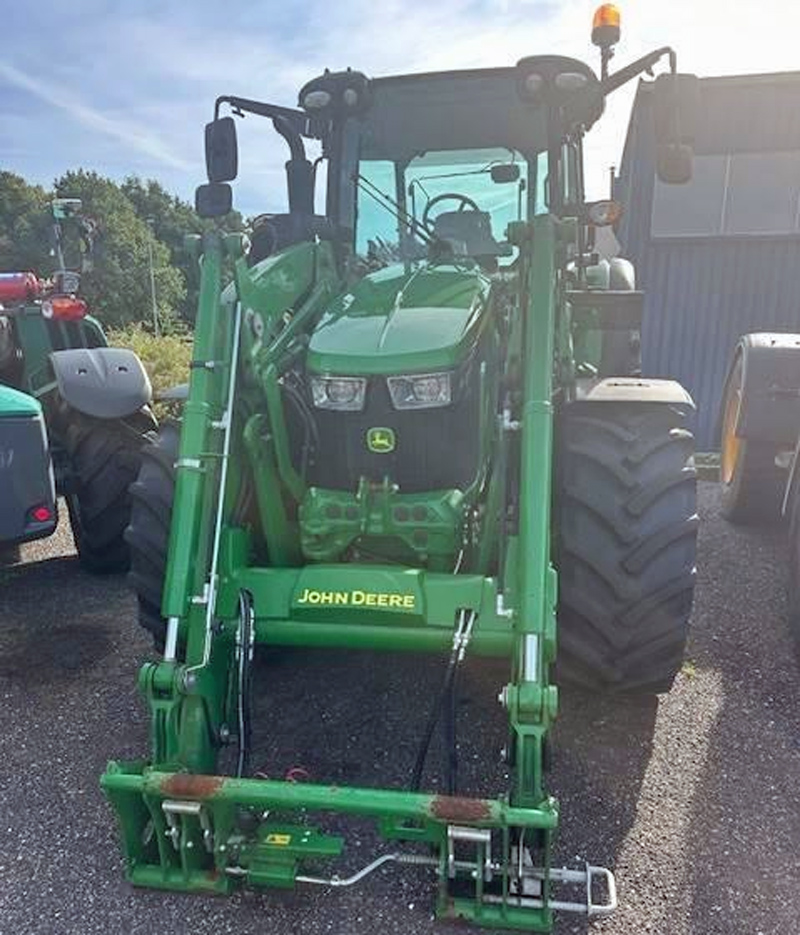 Grön jordbrukstraktor med frontlastare John Deere 5125R stulen i Kungälv