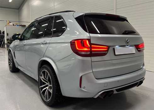 Grå BMW X5 M stulen utanför Kågeröd