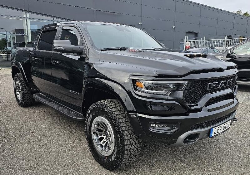 Svart RAM 1500 TRX Crew Cab stulen i Smålandsstenar söder om Gislaved