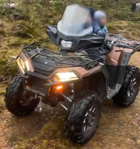 Kopparfärgad fyrhjuling Polaris Sportsman XP 1000 stulen strax öster om Bygdsiljum