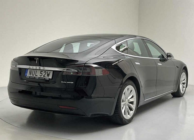 Svart Tesla Model S Long Range stulen i Djursholm norr om Stockholm