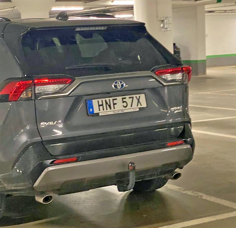 Grå metallic med svart tak, Toyota RAV4 Hybrid AWD "Style" stulen i Vällingby, Stockholm