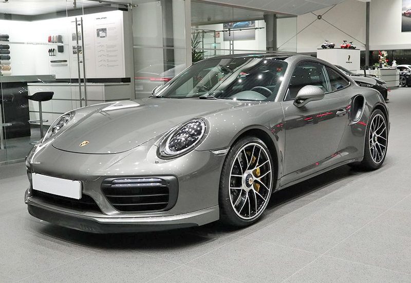 Grå metallic Porsche 991/ 911 Turbo S stulen i Bjärred norr om Malmö