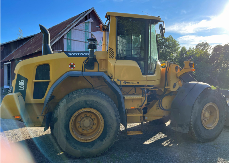 Gul hjullastare Volvo L60 G stulen på en gård sydväst om Bankeryd