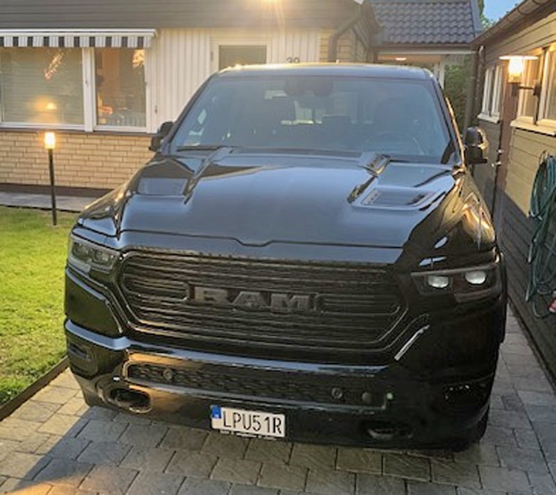 Svart RAM 1500 Crew Cab Limited Night Edition stulen i Gamla Uppsala, Uppsala