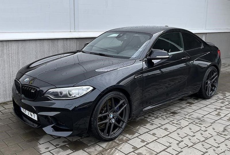 Svart BMW M2 stulen öster om Trelleborg