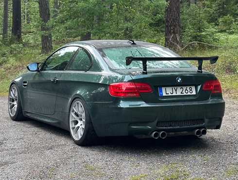 Folierad grön metallic BMW M3 Coupé E92 stulen i Solna