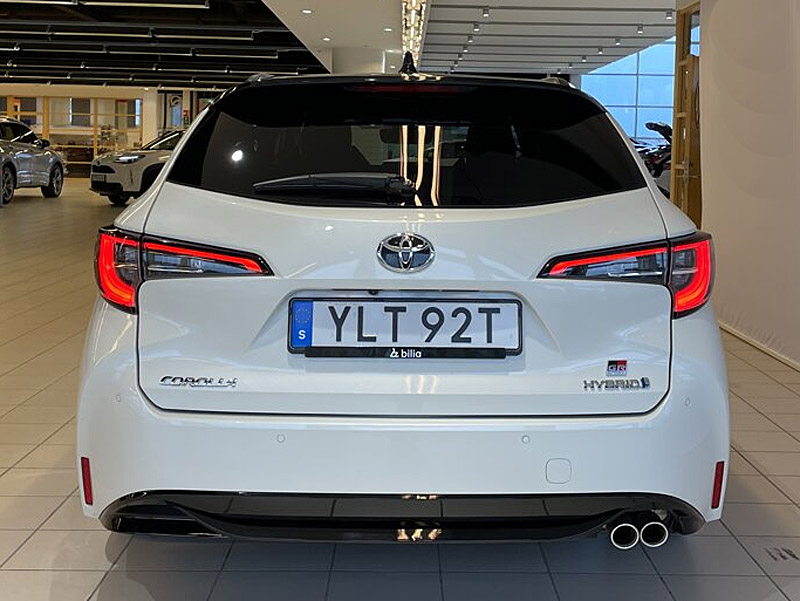 Vit med svart tak, Toyota Corolla Touring Sports Hybrid stulen i Skälby, västra Stockholm