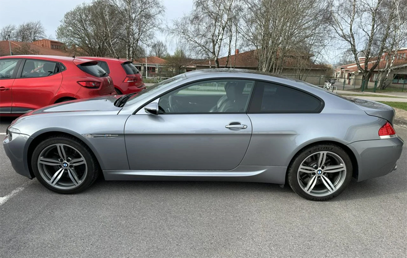 Silvermetallic BMW M6 E63 stulen i Varberg