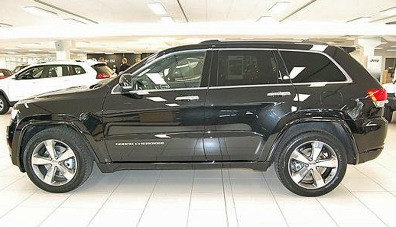 Svart Jeep Grand Cherokee V6 Overland stulen i Malmö