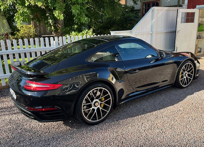 Svart Porsche 911/991 Turbo S stulen i Karlstad