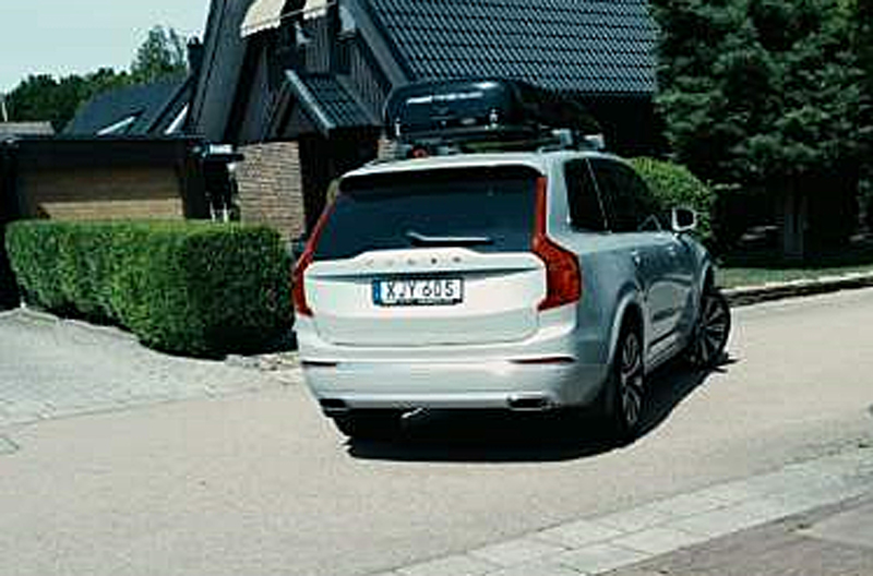 Vit Volvo XC90 B5 AWD Inscription stulen i Helsingborg