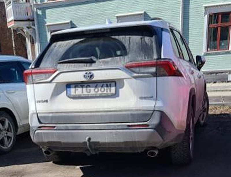 Vit Toyota RAV4 Hybrid AWD Executive stulen i Umeå