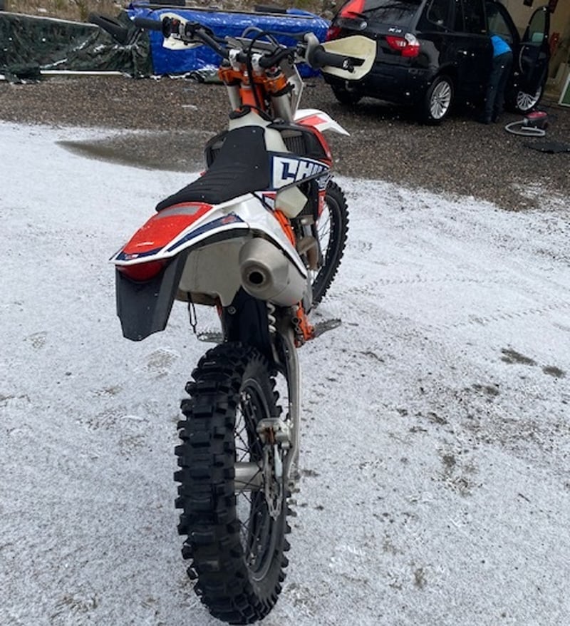 KTM 250 EXC-F stulen utanför Hällnäs norr om Alingsås