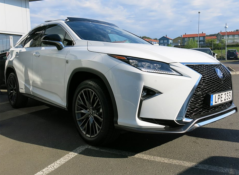 Vit Lexus RX 450H AWD F-Sport stulen i Ålsten, Stockholm