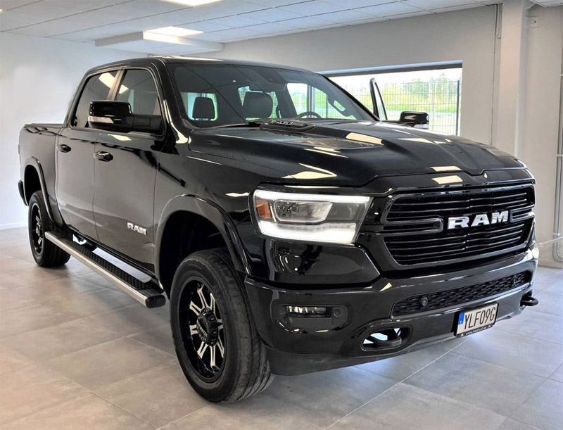 Svart RAM 1500 Laramie Crew Cab stulen i Vretstorp mellan Hallsberg och Laxå