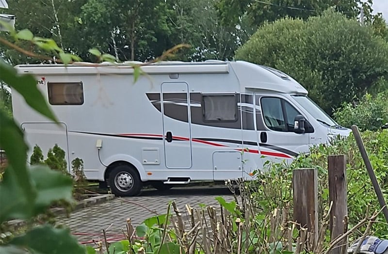 Halvintegrerad husbil Fiat Capron Sunlight T67 stulen i Åkers styckebruk utanför Strängnäs