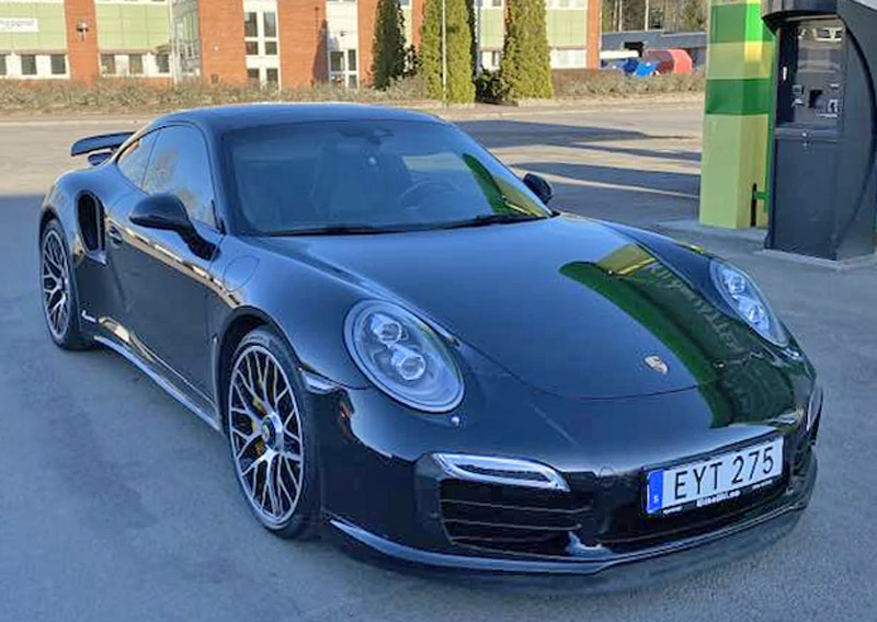 Svart Porsche 911/991 Turbo S stulen i Kil norr om Karlstad