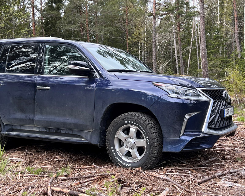 Lexus SUV LX 570 stulen i Djursholm norr om Stockholm