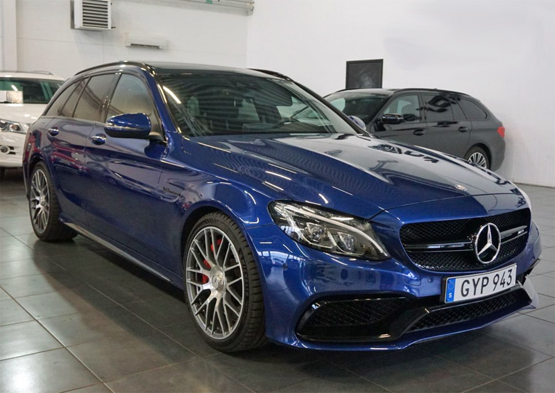 Blå Mercedes Benz AMG C63 S Touring stulen/rån i Alby, Stockholm