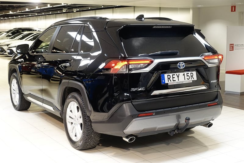 Svart Toyota RAV4 Hybrid AWD stulen i Hässelby västra Stockholm