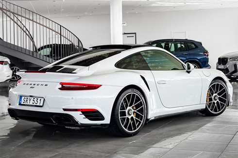 Vit Porsche 911/991 Turbo S stulen på Hammarö, Karlstad