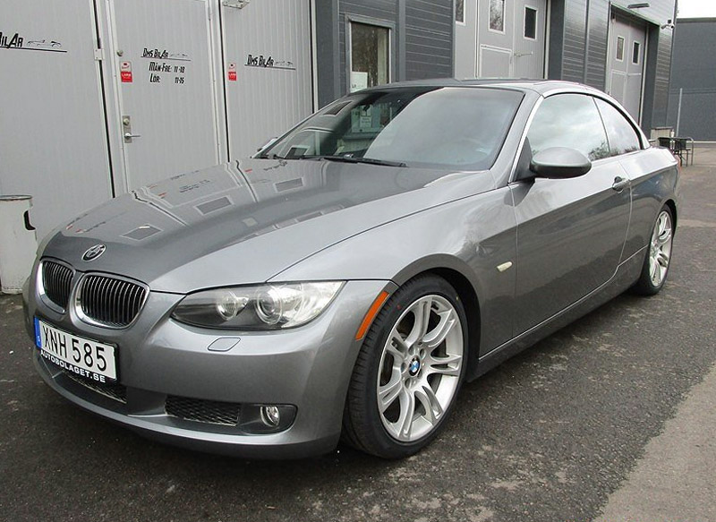 Grå metallic BMW 335I Convertible stulen i Märsta norr om Stockholm