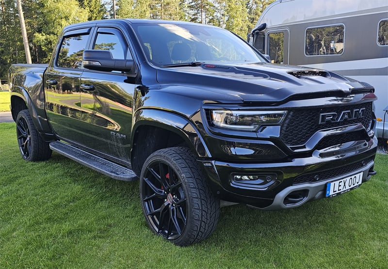 Svart RAM 1500 TRX Crew Cab stulen i Smålandsstenar söder om Gislaved