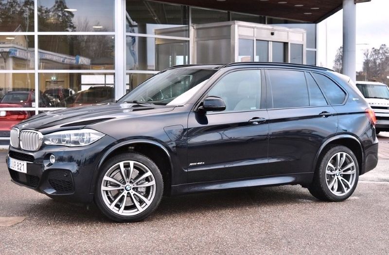 Svart BMW X5 Xdrive 40E stulen i Vallentuna