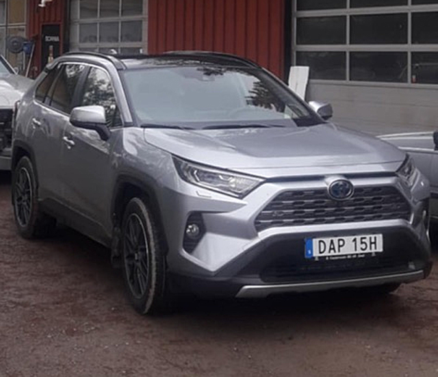 Silvermetallic Toyota RAV4 Hybrid AWD stulen i Åmål