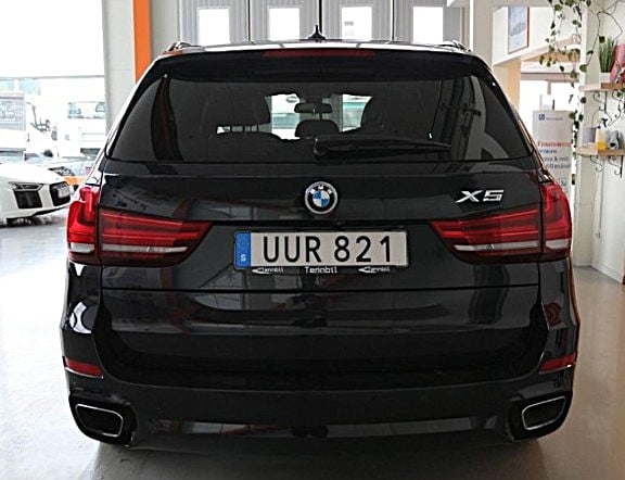 Svart BMW X5 Xdrive 40E stulen i Vallentuna