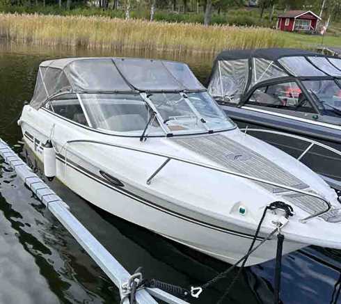 Finnmaster 62 DC med 150 hk Yamaha stulen i Näsbyviken, Stockholm