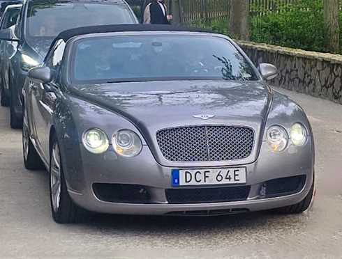 Grå metallic Bentley Continental GTC stulen i Höganäs norr om Helsingborg